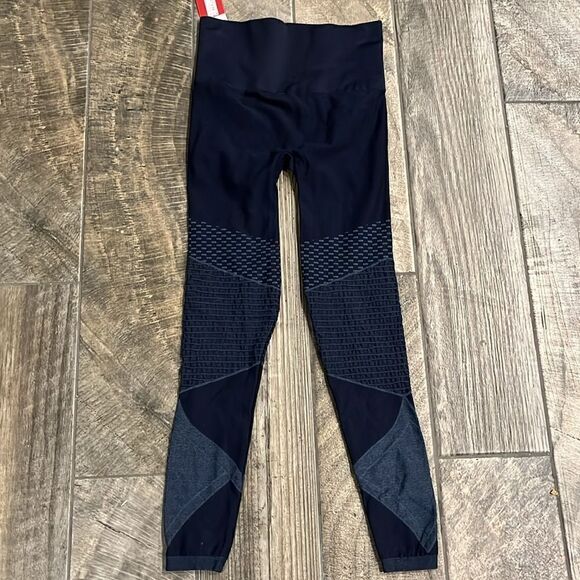NWT Spanx navy blue textured leggings - Picture 2 of 3